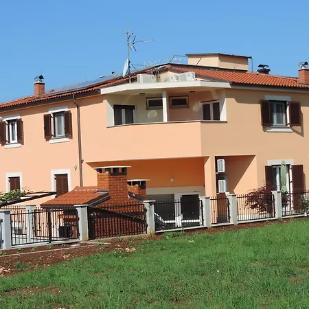 Apartment Pineta *